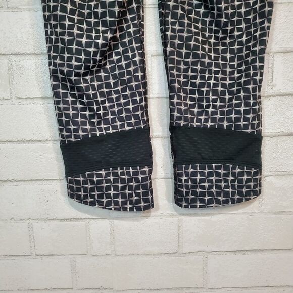Under Armour black and white leggings - Picture 11 of 13